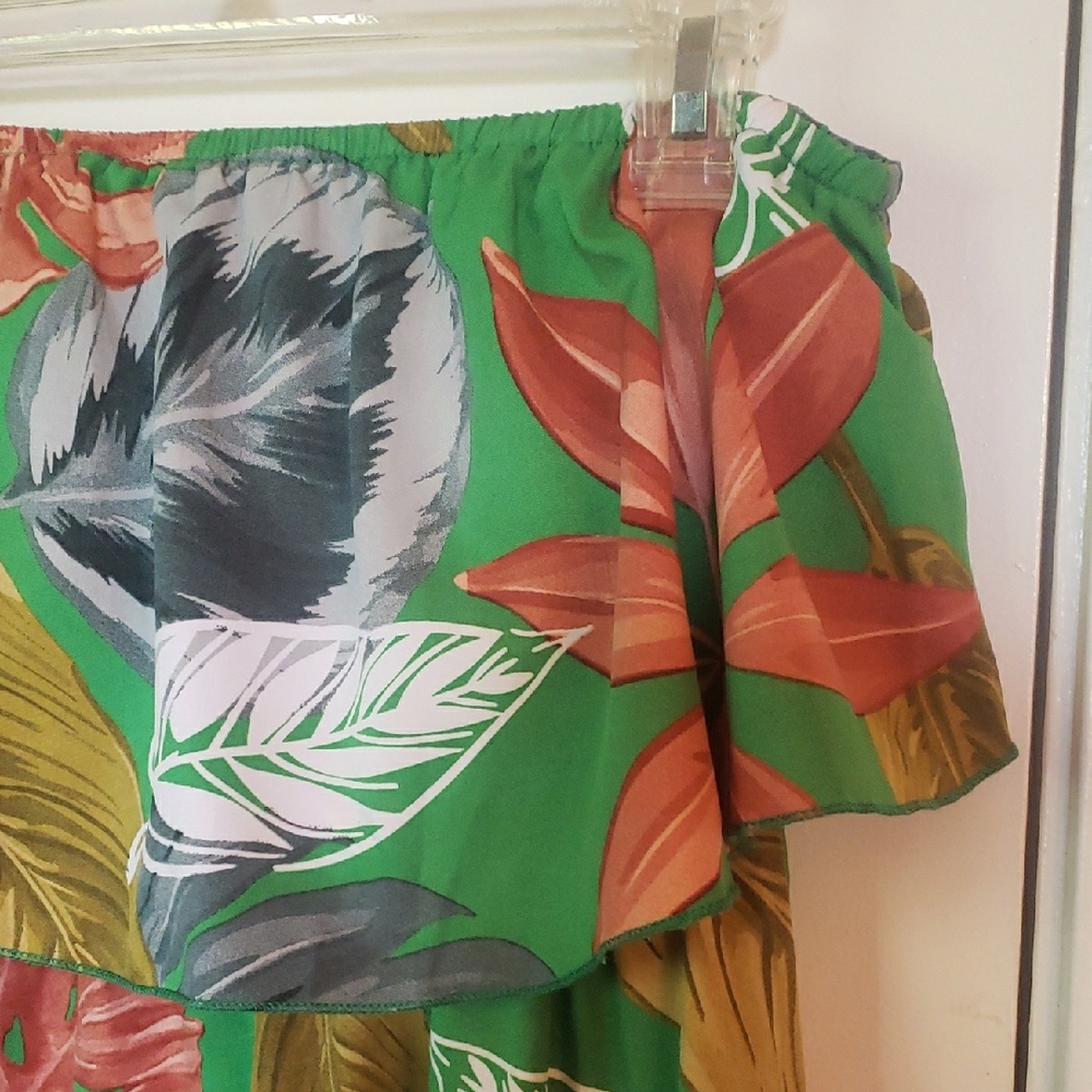 Tropical Floral Off-Shoulder Skirt 💚🩵🩷 - Picture 3 of 6